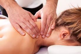 Jeune masseur pour femme et couple